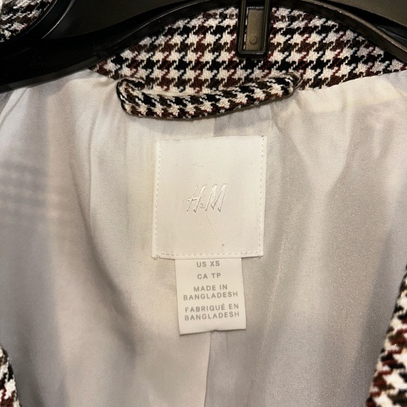 🍂H&M Black and White Checkered Blazer - Picture 3 of 3